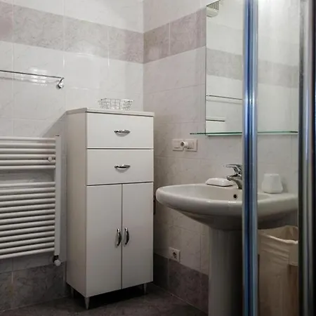 Ur-nest Fantin